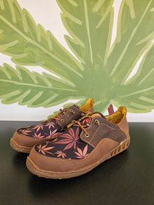 Winkin Sun Hemp Leaf Low Top