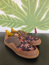 Winkin Sun Hemp Leaf Low Top